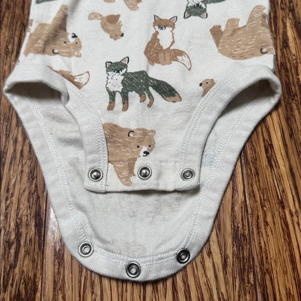 Carter’s beige forest creature fox bear long sleeve snap closure bodysuit 9M